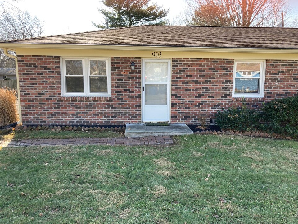 901-903 E 104th St in Carmel, IN - Building Photo
