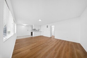 1973 Bedford St in Los Angeles, CA - Building Photo - Interior Photo