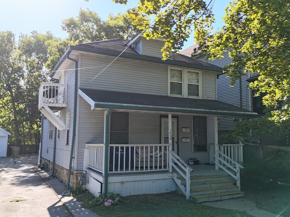 1025 E Gorham St, Unit #1 in Madison, WI - Foto de edificio