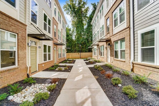 5013 Sovereignty Ct in Charlotte, NC - Building Photo - Building Photo