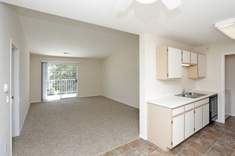 CARRINGTON COURT in Burnsville, MN - Building Photo - Building Photo