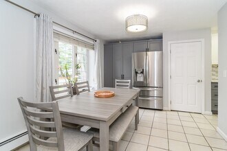 10 Homeward Ln in Natick, MA - Building Photo - Building Photo