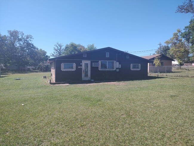 7405 E Comanche Ave