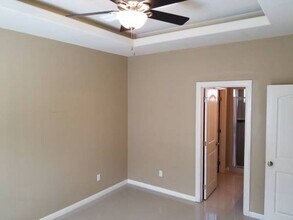 1428 Leann Rimes Rd, Unit B in Edinburg, TX - Foto de edificio - Building Photo