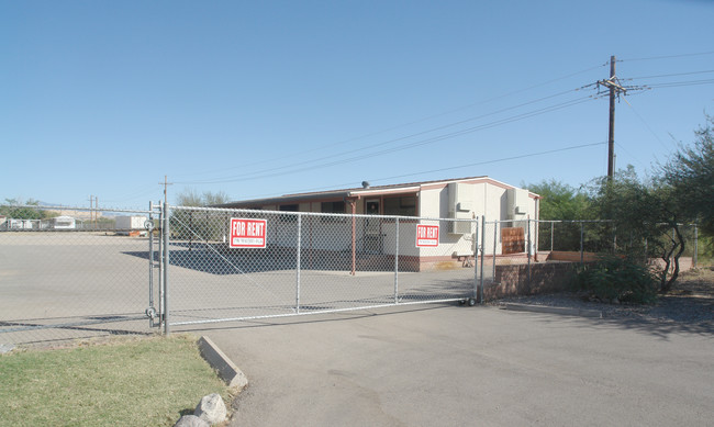 6065 S Country Club Rd in Tucson, AZ - Foto de edificio - Building Photo