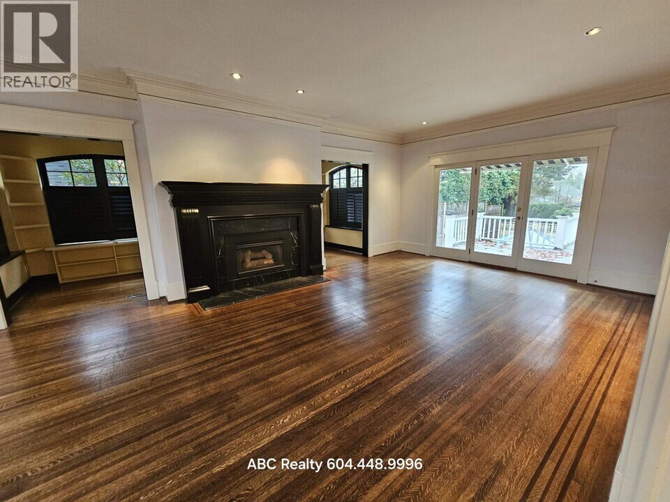 4XXX Beverly Crescent in Vancouver, BC - Building Photo