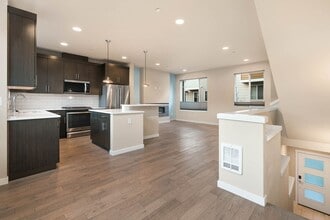 4326 NE 3rd St in Renton, WA - Building Photo - Building Photo