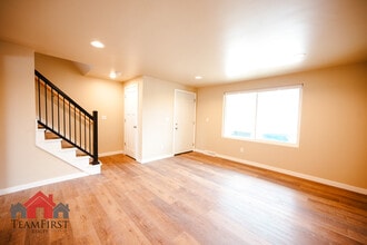 2022 Terry Ln in De Pere, WI - Building Photo - Building Photo