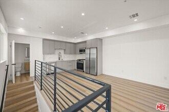 910 N Hudson Ave in Los Angeles, CA - Building Photo - Building Photo