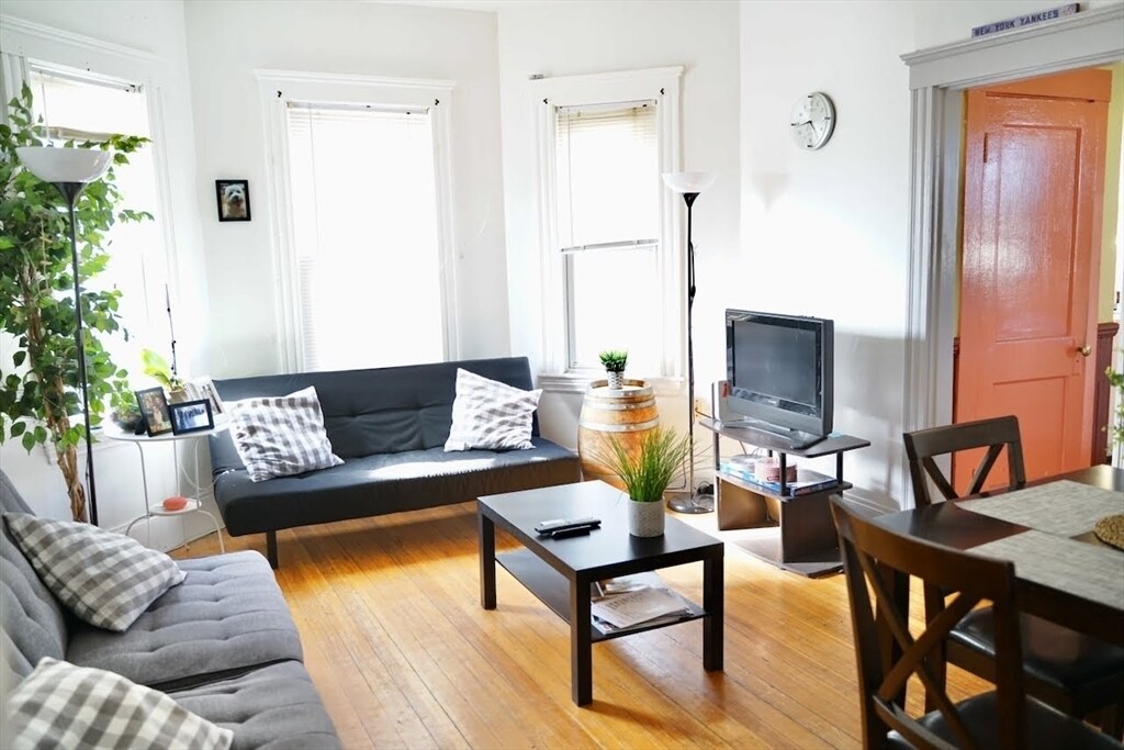 5 Cooney St in Somerville, MA - Building Photo
