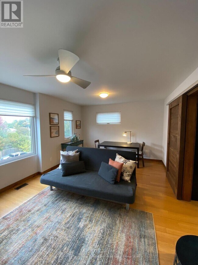 447 Kerr St in Oakville, ON - Building Photo - Building Photo