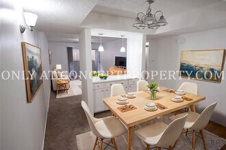 Foothill Terrace Apartments in Salt Lake City, UT - Foto de edificio - Building Photo