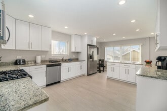 5539-47 W Archer Ave, Unit SI ID1391862P in Summit, IL - Foto de edificio - Building Photo