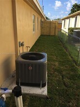 219 NW 7th Ct, Unit 1 in Hallandale Beach, FL - Foto de edificio - Building Photo