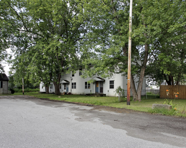 8995 Oak Ct in Windham, OH - Building Photo - Building Photo