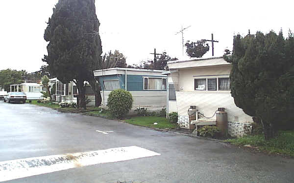 Mountain View Mobile Inn in Santa Monica, CA - Building Photo