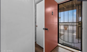 2875 N Tucson Blvd in Tucson, AZ - Building Photo - Building Photo