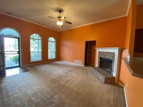 6098 Ravenwood Lake Dr E in Horn Lake, MS - Foto de edificio - Building Photo