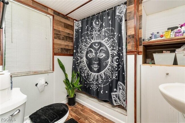 102 3rd St in Ft. Myers, FL - Foto de edificio - Building Photo