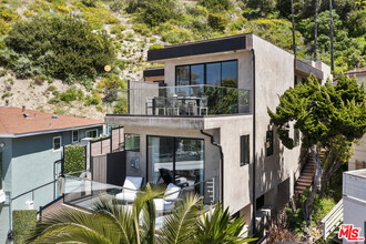 348 Y Pl in Laguna Beach, CA - Building Photo - Building Photo