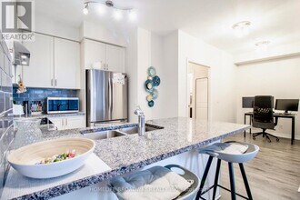 9255 Jane St in Vaughan, ON - Building Photo - Building Photo