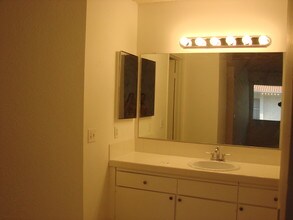 23653 Park Capri, Unit 91 in Calabasas, CA - Building Photo - Building Photo