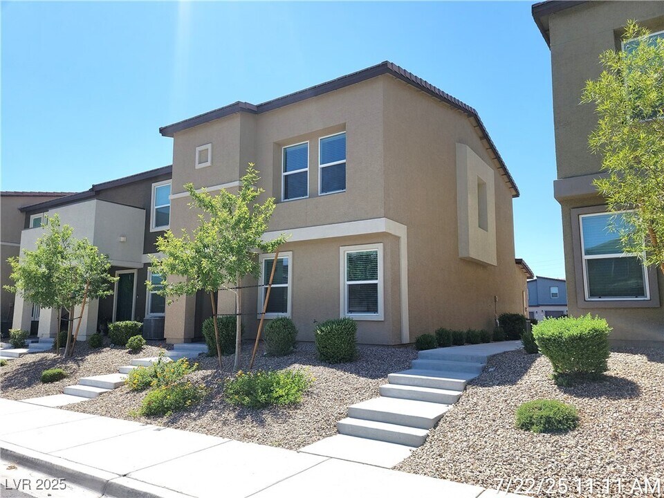 7916 Fields Forever Ave in Las Vegas, NV - Building Photo