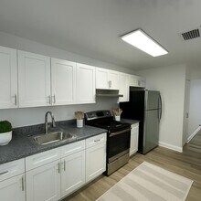 5207 Wallis Rd in West Palm Beach, FL - Building Photo - Building Photo