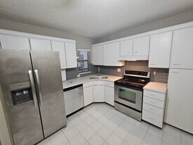 2738 Carambola Cir S, Unit 2nd floor in Coconut Creek, FL - Building Photo