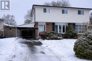 184 Hollyberry Trail in Toronto, ON - Building Photo