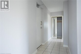 371 Dale Crescent in Waterloo, ON - Building Photo - Building Photo