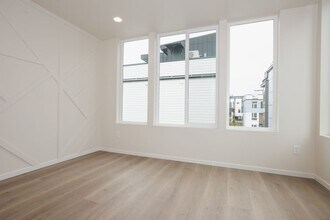 911 NW 56th St in Seattle, WA - Building Photo - Building Photo