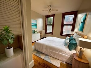 338 K St, Unit 1 in Boston, MA - Foto de edificio - Building Photo