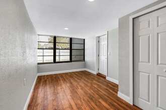 11204 Shadybrook Dr in Tampa, FL - Building Photo - Building Photo