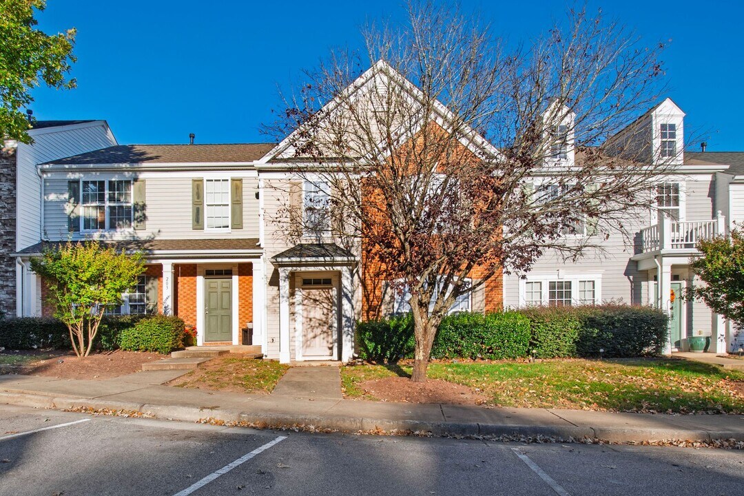 205 Walnut Woods Dr in Morrisville, NC - Building Photo