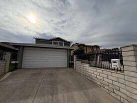 516 Inness Ave in Henderson, NV - Building Photo