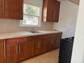 14200-14202 Erwin St in Los Angeles, CA - Building Photo - Building Photo