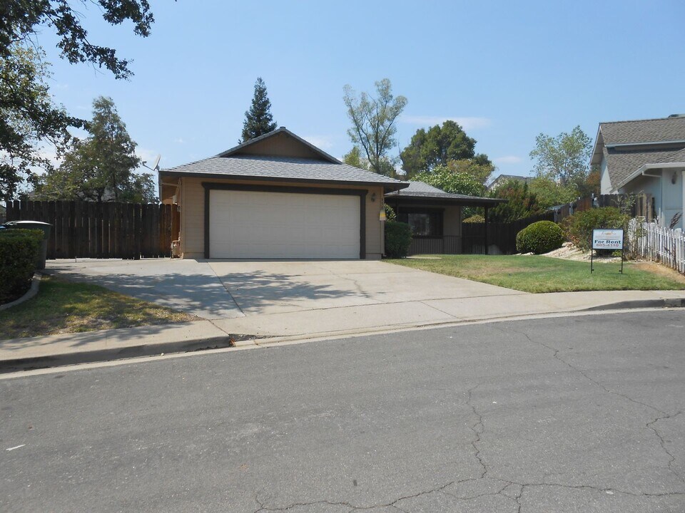958 Bahama Ct in Redding, CA - Building Photo