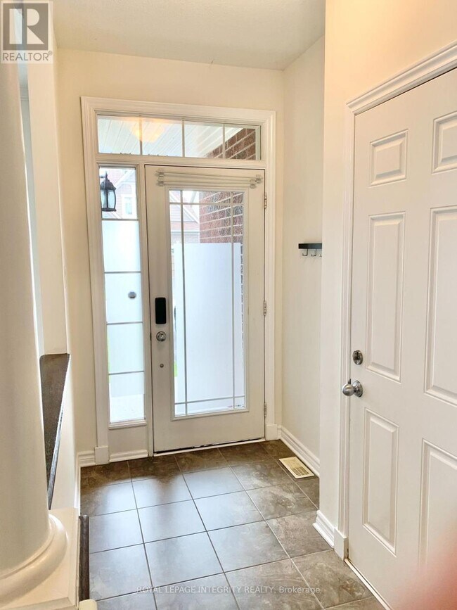 764 Fletcher Cir in Ottawa, ON - Building Photo - Building Photo