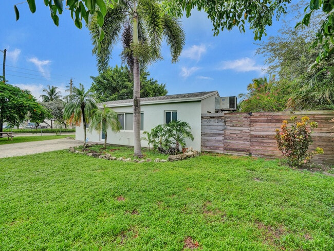 601 NE 59th Ct in Fort Lauderdale, FL - Building Photo - Building Photo