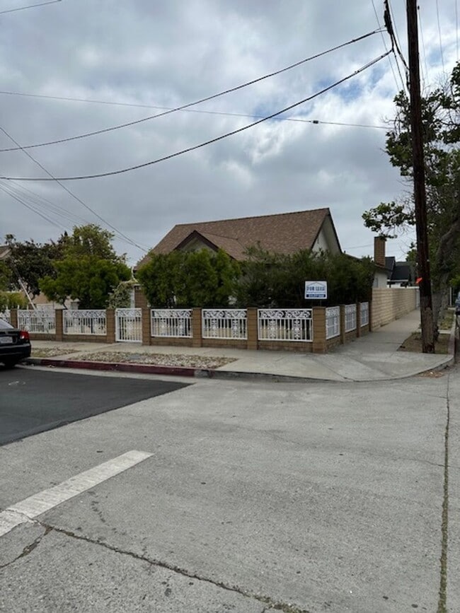 property at 1204 Bay View Ave