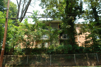 42ND FLATS in Hyattsville, MD - Building Photo - Building Photo