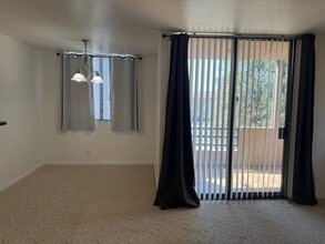 7826 Topanga Canyon Blvd, Unit UNIT #213 in Canoga Park, CA - Building Photo - Building Photo