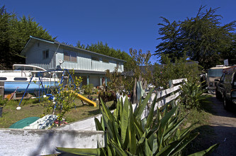 690 37th Ave in Santa Cruz, CA - Building Photo - Building Photo