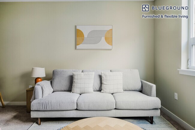 13403 Newcastle Commons Dr in Newcastle, WA - Foto de edificio - Building Photo