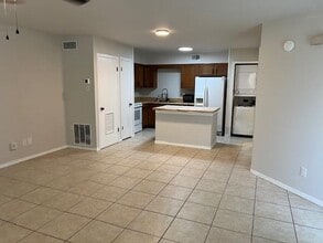 5608 Cottage Hill Rd in Mobile, AL - Foto de edificio - Building Photo