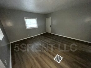 240 S Mary Ellen St in South Lebanon, OH - Building Photo - Building Photo