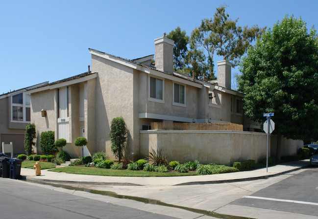 17121 Green St in Huntington Beach, CA - Building Photo - Building Photo