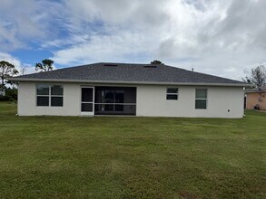2536 NW 19th Ave in Cape Coral, FL - Building Photo - Building Photo
