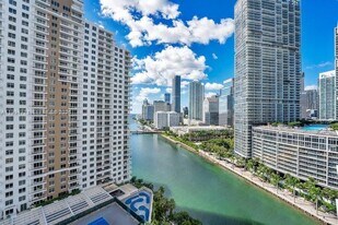 901 Brickell Key Blvd in Miami, FL - Building Photo